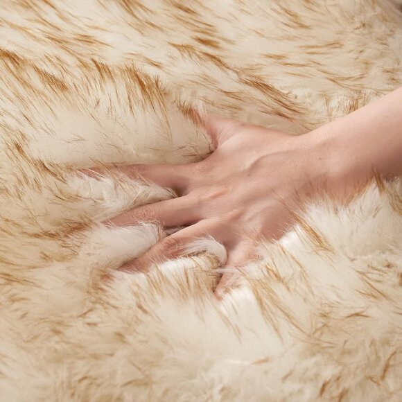 Faux Fur Sheepskin Rug  2x3 Feet - Picture 4 of 5